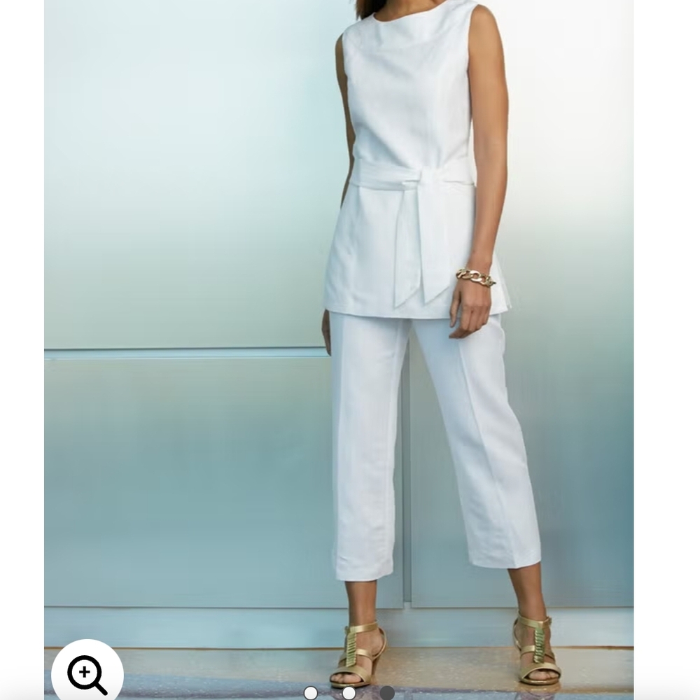 Beautiful 2-Piece Linen Capri Set.   Set Lined. By Jessica London. Fits Comfy